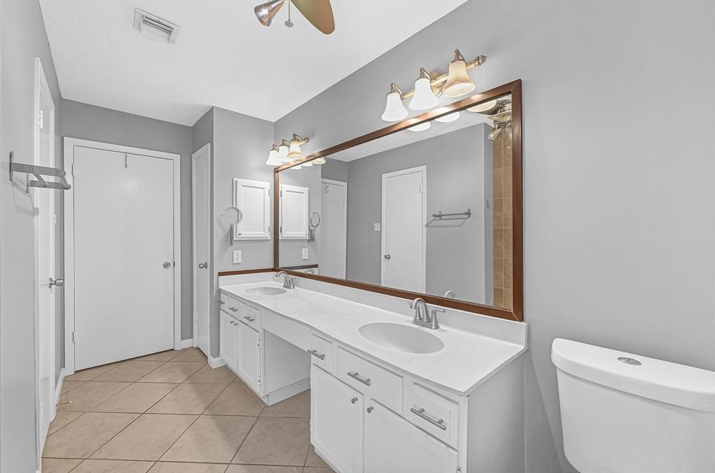 9307 Wellsworth Dr, Houston TX  77083-6159 exterior
