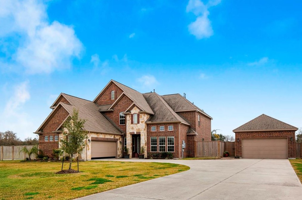 311 Lago Circle Dr, Santa Fe, TX 77517-3776