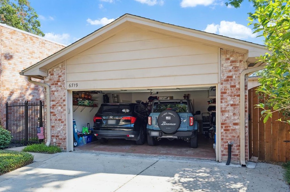 6719 Avenue B, Bellaire, TX 77401