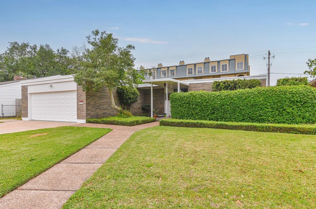 1009 Harborview, Galveston, TX 77550