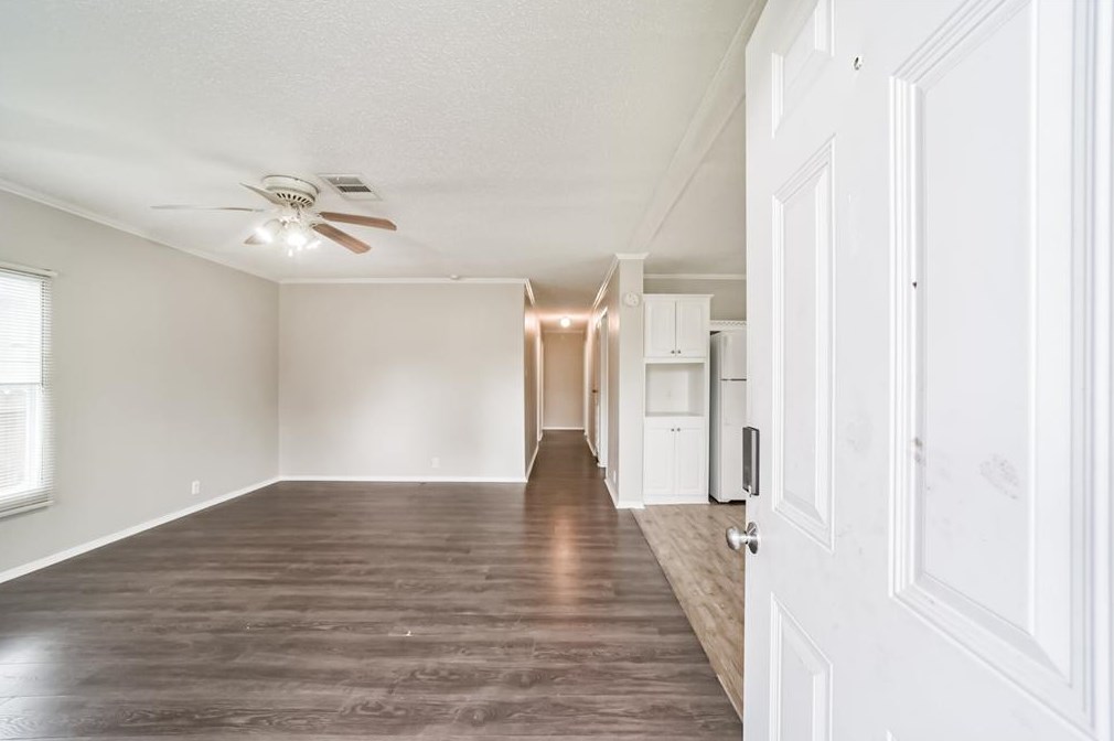 11834 Greenglen Dr, Houston, TX 77044-7111