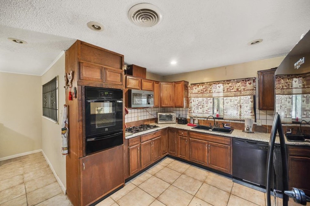 4341 Macgregor Way, Houston TX  77004-6528 exterior