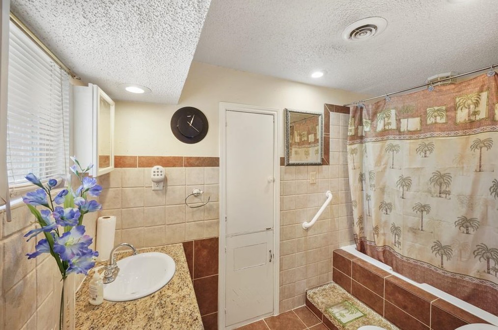 4341 Macgregor Way, Houston TX  77004-6528 exterior