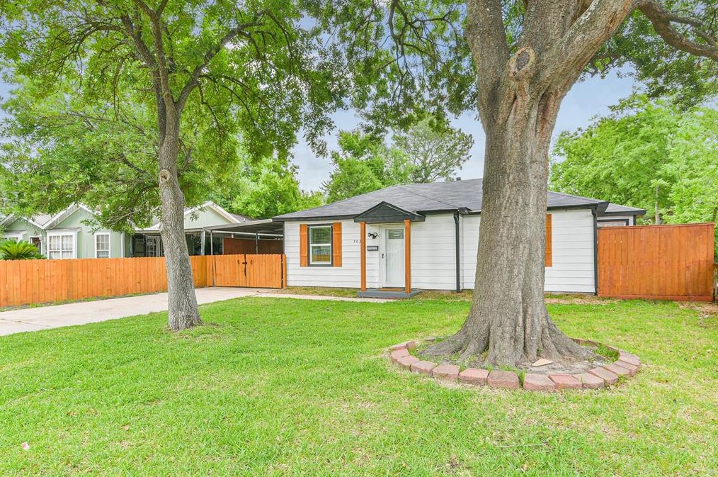 703 Garrett St, Pasadena, TX 77506-2736