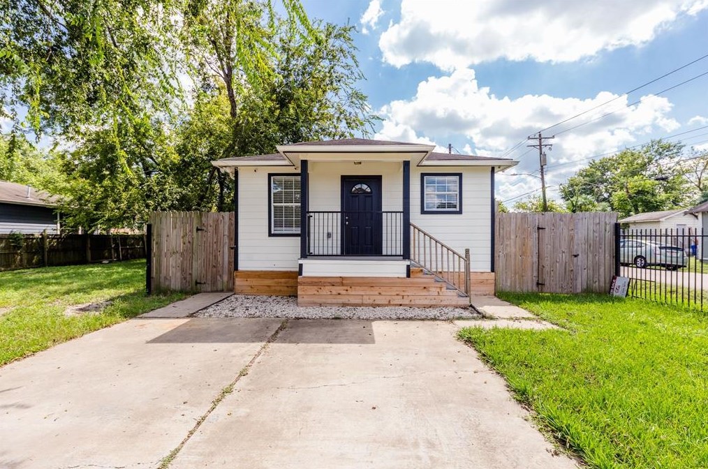 802 E 40th St, Houston, TX 77022