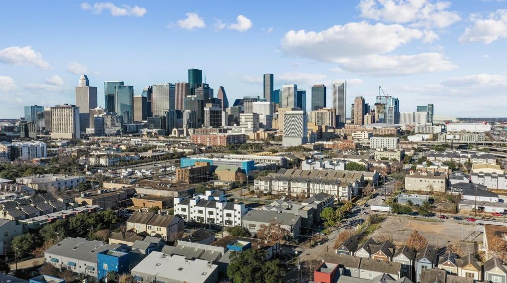 2631 Jackson St, Houston TX  77004-3034 exterior