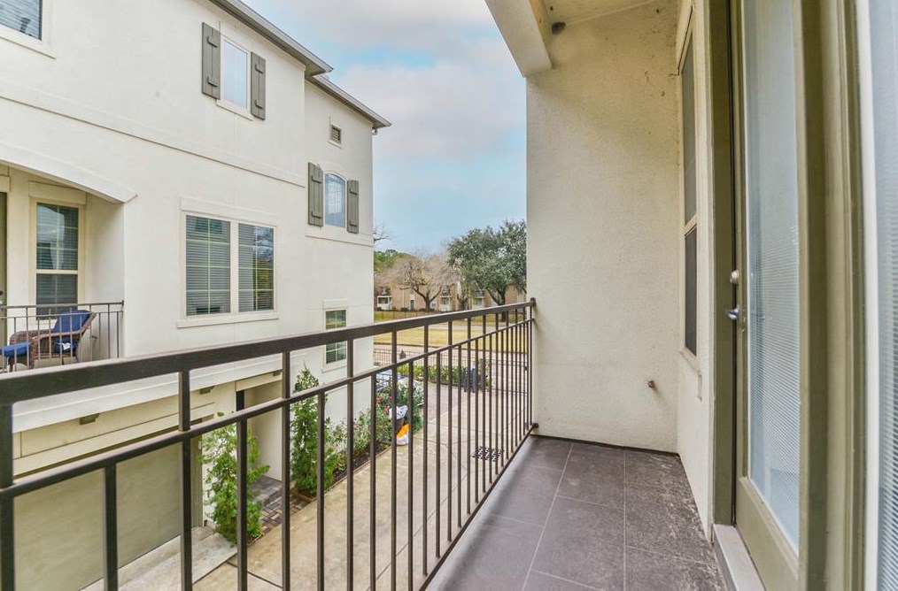 8201 Cambridge St, Houston TX  77054-3102 exterior