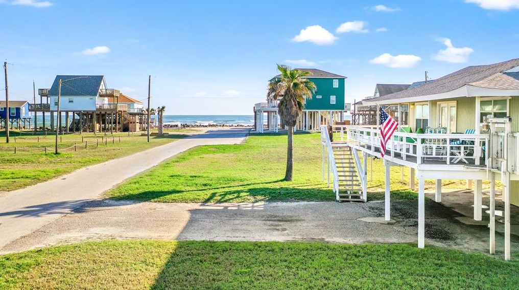 12911 Jolly Roger Dr, Jones Creek, TX 77541-7234