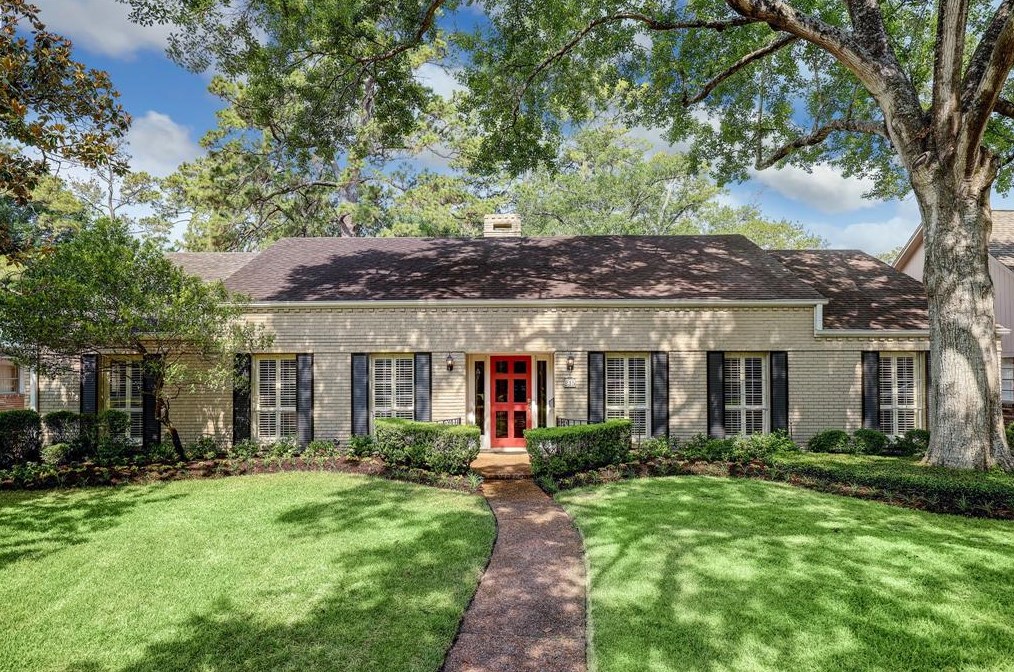 235 Plantation Rd, Houston, TX 77024