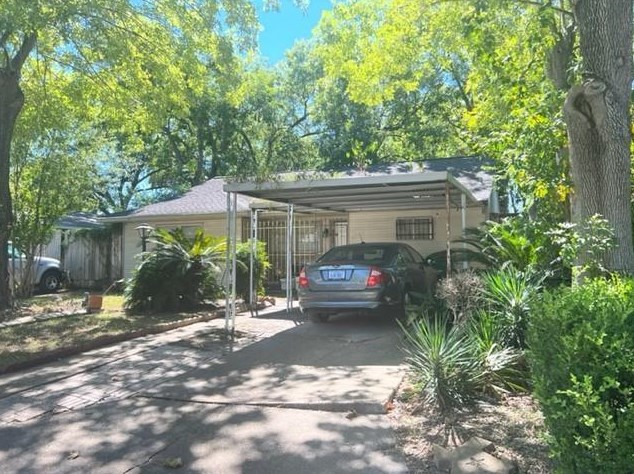 6527 Thornwall St, Houston, TX 77092-6127