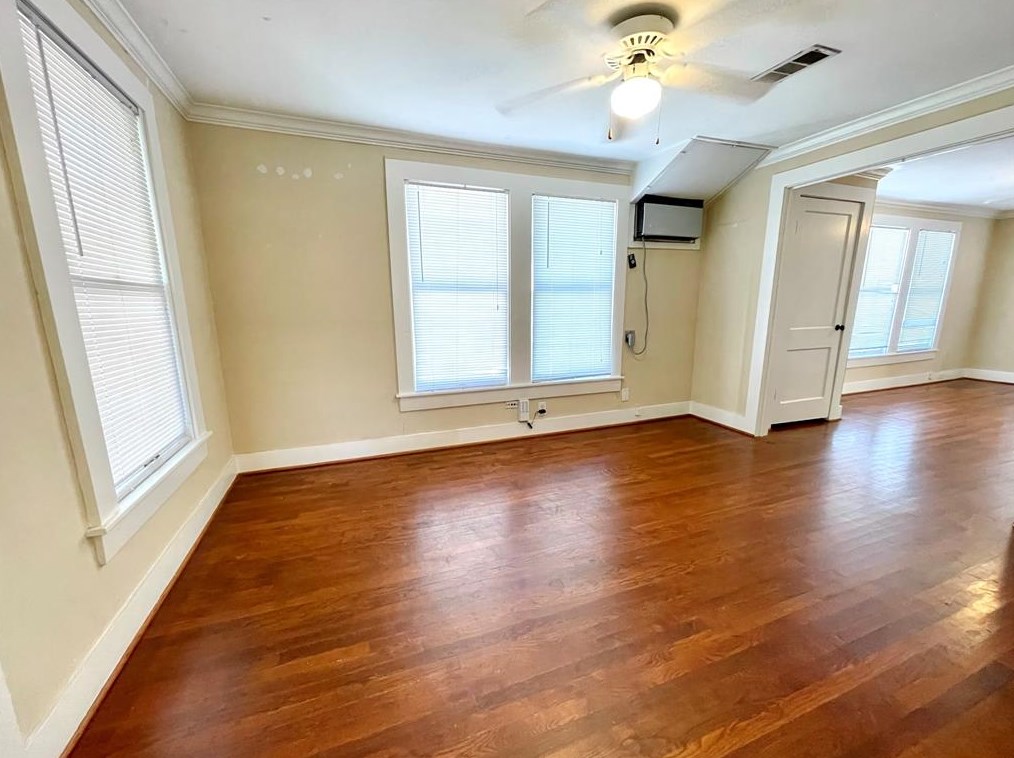 1109 Peden St, Houston, TX 77006-1225