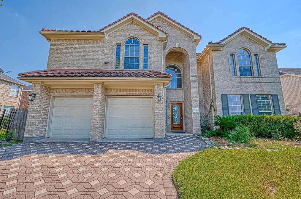 5226 Mornington Dr, Sugar Land, TX 77498-9756