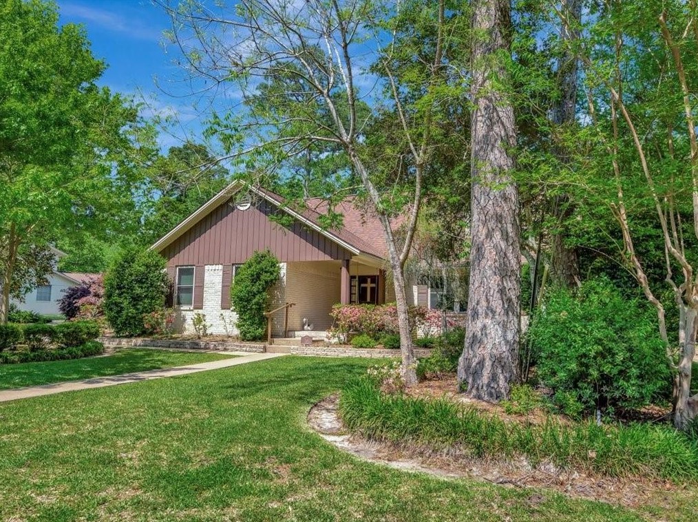 1501 Robinhood Ln, Lufkin, TX 75904