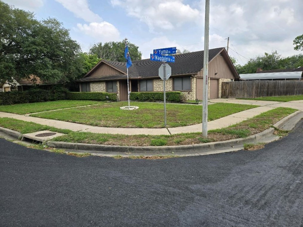 201 Yuma Dr, Victoria, TX 77904