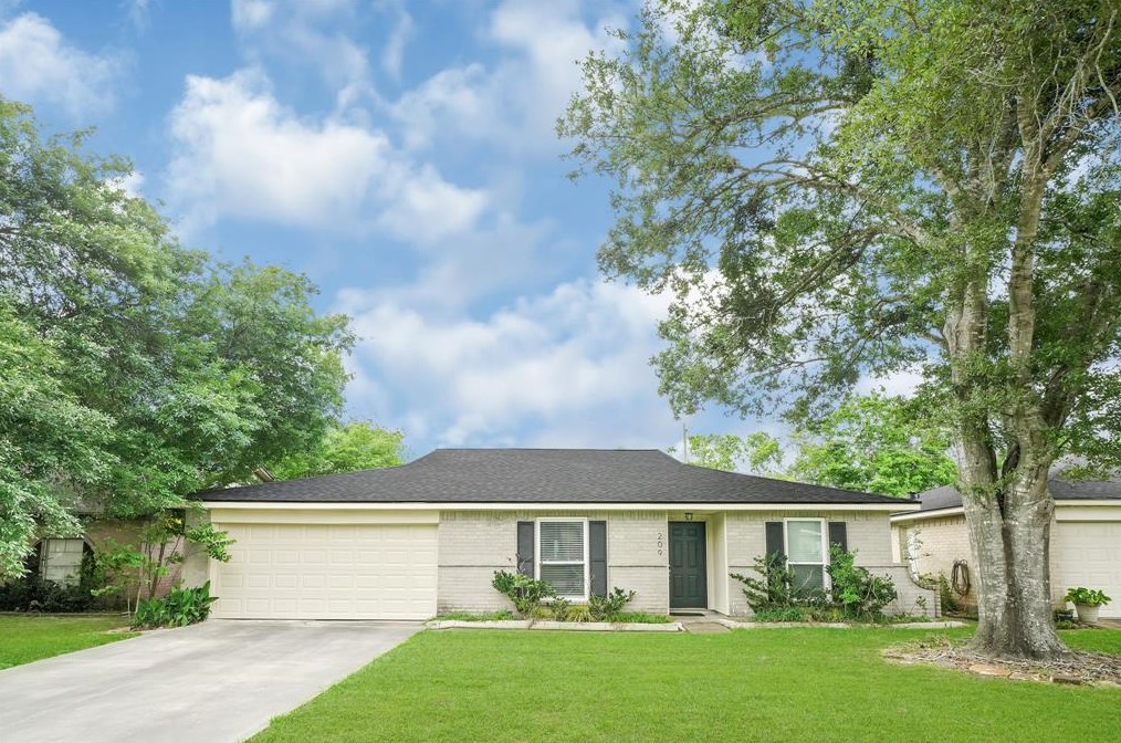 209 Sweetgum St, League City, TX 77573