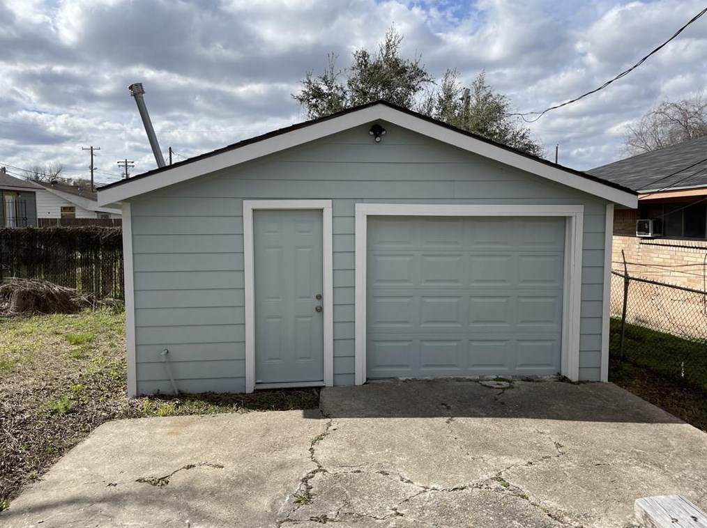 3603 Lockwood Dr, Houston TX  77020-4419 exterior
