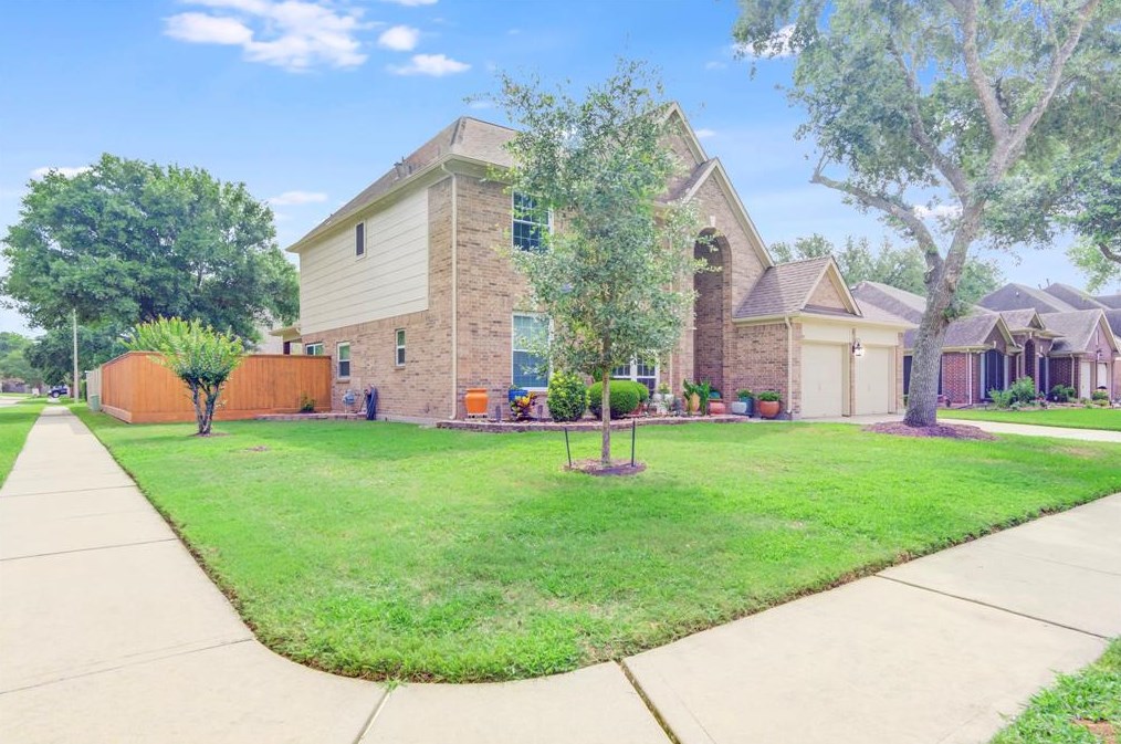 1232 Fawn Valley Dr, League City, TX 77573-5244