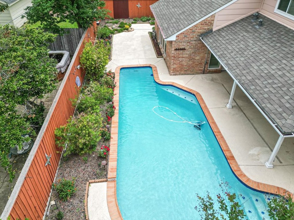 12242 Rocky Knoll Dr, Houston TX  77077-5928 exterior