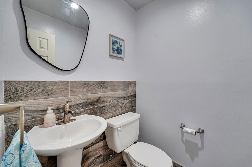 12242 Rocky Knl Dr, Houston TX  77077-5835 exterior