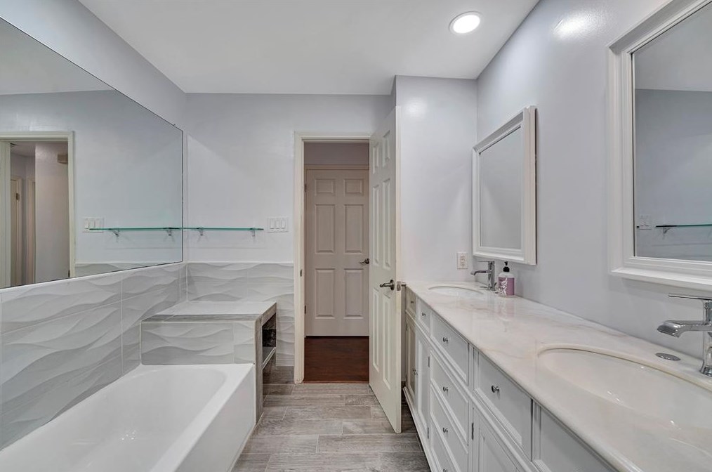 12242 Rocky Knl Dr, Houston TX  77077-5835 exterior