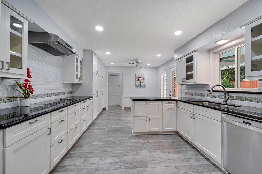 12242 Rocky Knl Dr, Houston TX  77077-5835 exterior