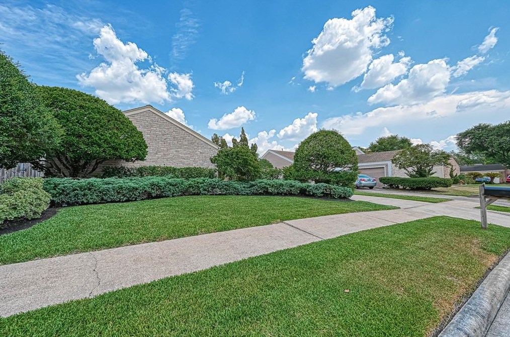 2223 Kinbrook Dr, Houston, TX 77077
