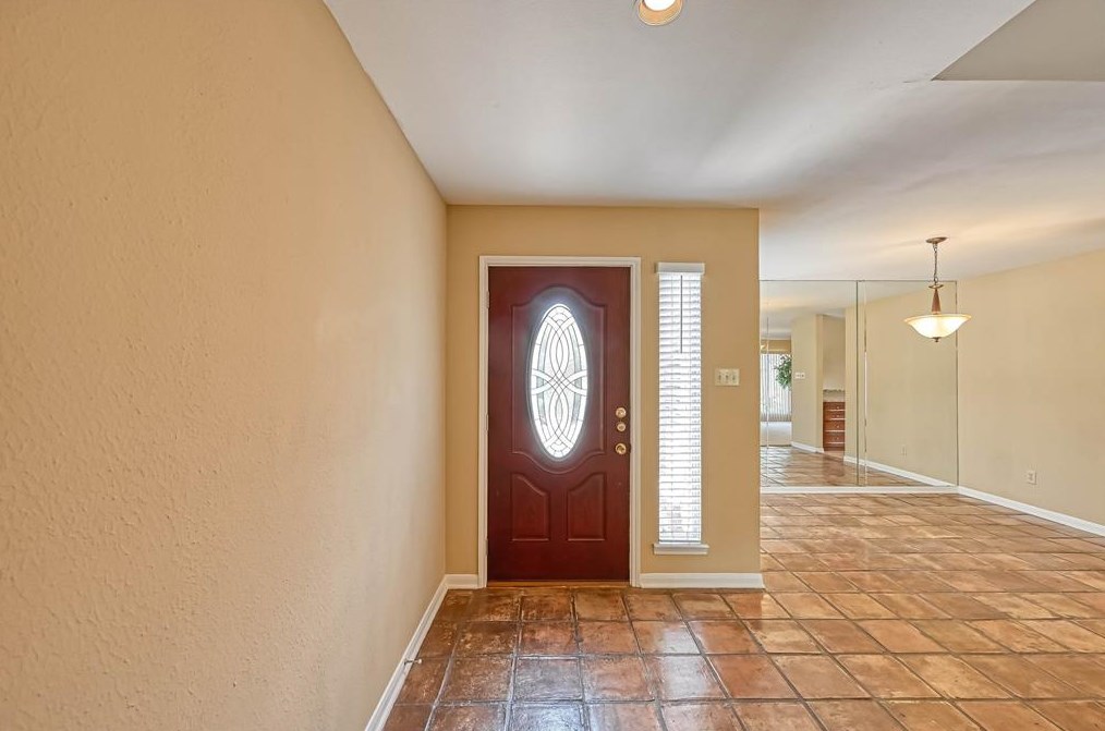 2223 Kinbrook Dr, Houston TX  77077-6114 exterior