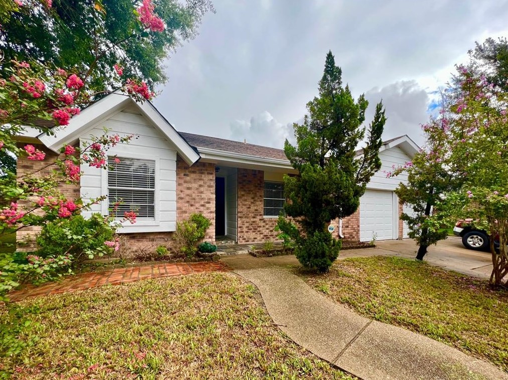 9266 Theysen Dr, Houston, TX 77080