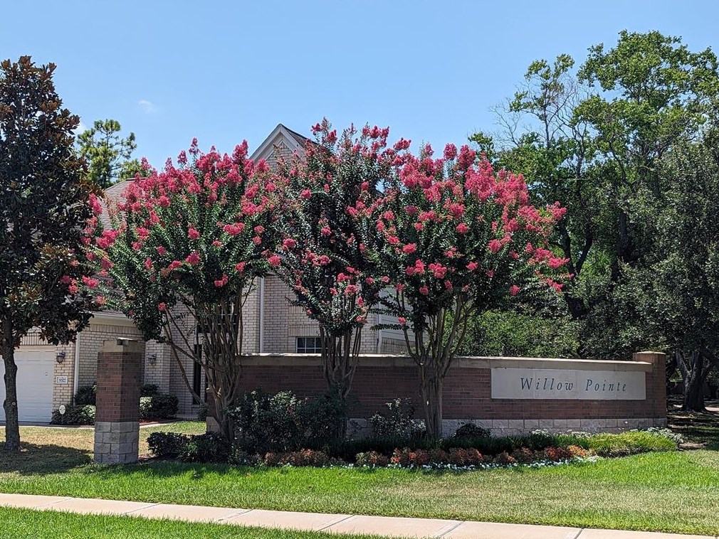 9327 Willow Crossing Dr, Houston, TX 77064-5749