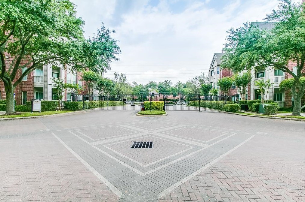 1330 Old Spanish Trl, Houston TX  77054-1800 exterior