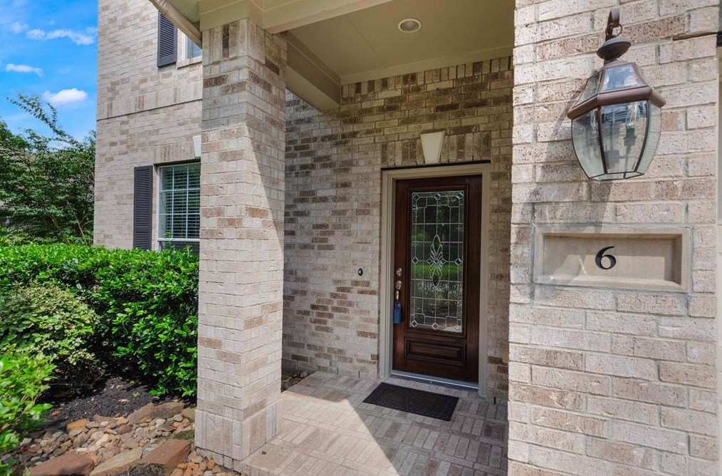 6 Colewood Ct, Spring TX  77382-1472 exterior
