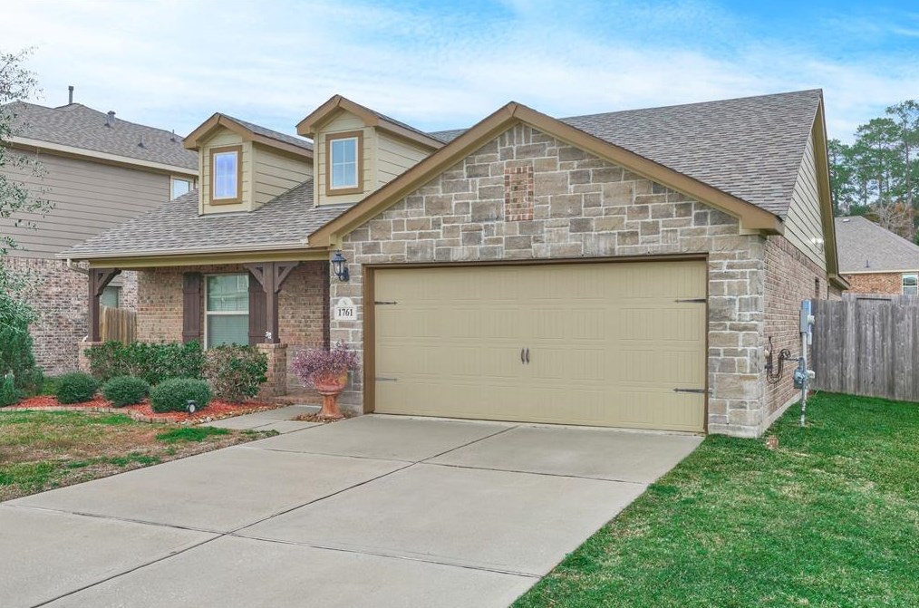 1761 Cindy Ln, Conroe TX  77304-3159 exterior