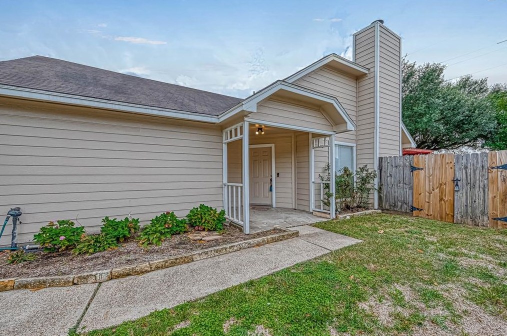 6619 Pleasant Stream Dr, Katy TX  77449-4232 exterior
