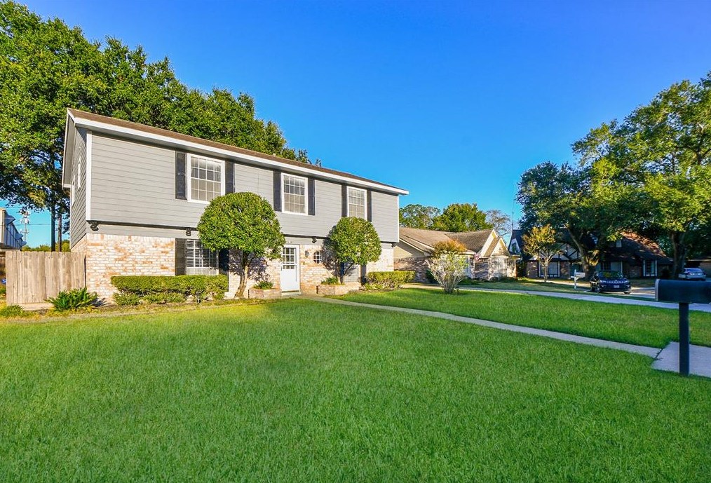 7310 Ridge Oak Dr, Houston, TX 77088