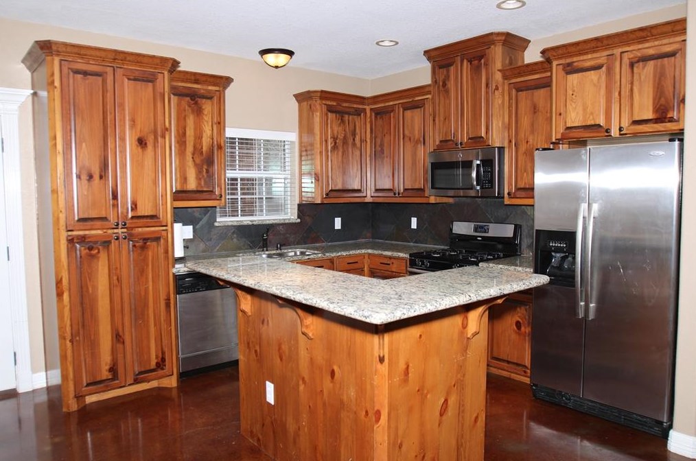 4 Texian Trl, Angleton TX  77515-3700 exterior