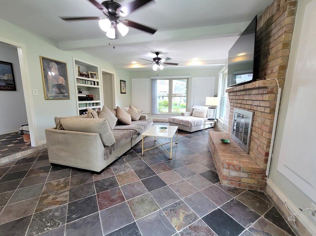 612 Arkansas Park, Conroe TX  77302-1037 exterior