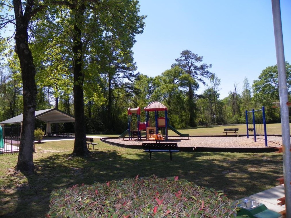 612 Arkansas Park, Conroe TX  77302-1037 exterior