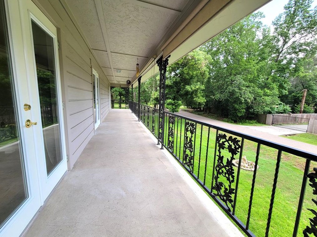 612 Arkansas Park, Conroe TX  77302-1037 exterior
