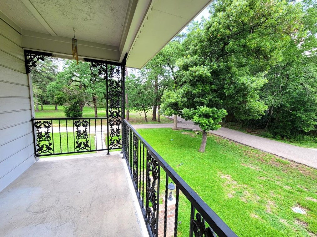 612 Arkansas Park, Conroe TX  77302-1037 exterior