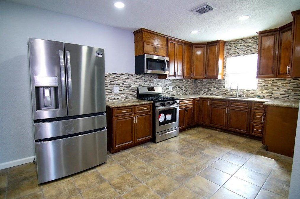 13138 Meadow Leaf Ln, Houston, TX 77039