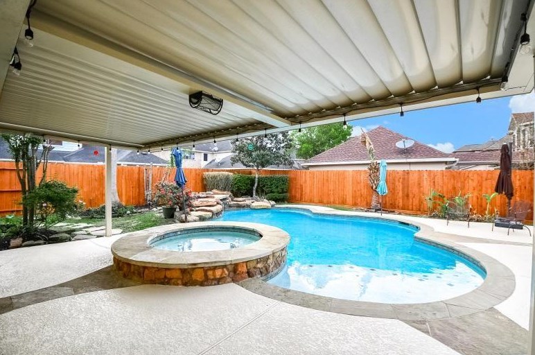 15614 Stone Gables Ln, Houston TX  77044-5367 exterior