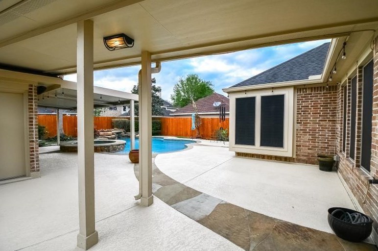 15614 Stone Gables Ln, Houston TX  77044-5367 exterior