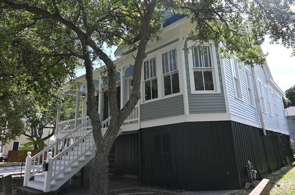3201 Bernardo De Galvez, Galveston, TX 77550