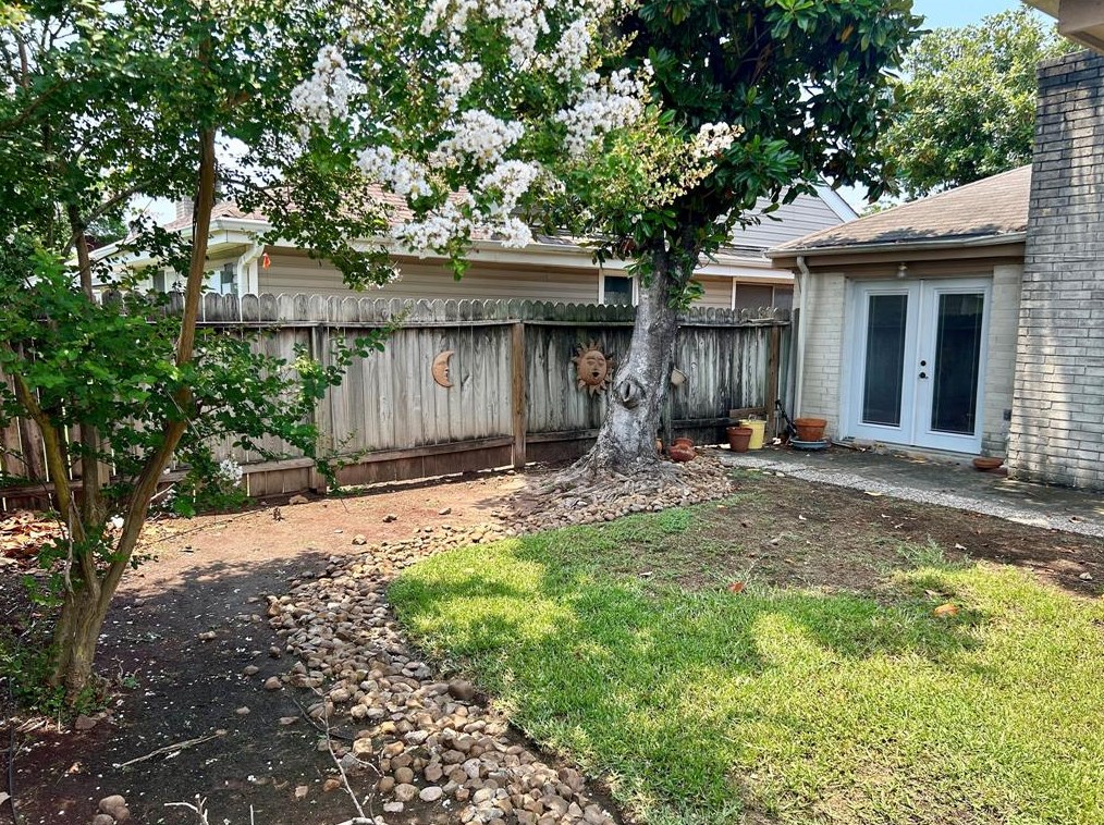 11103 Bellerive Dr, Houston TX  77072-1406 exterior