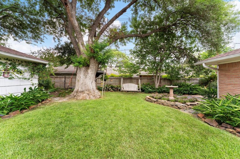 5458 Jackwood, Houston TX  77096-1108 exterior