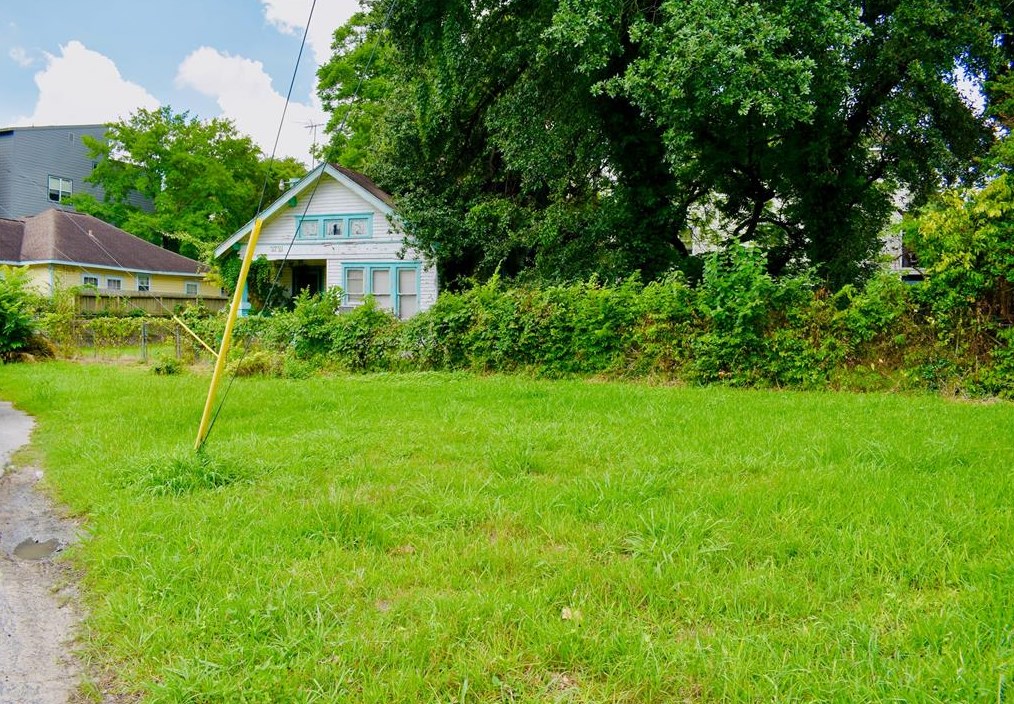 2721 Morrison, Houston TX  77009-7615 exterior