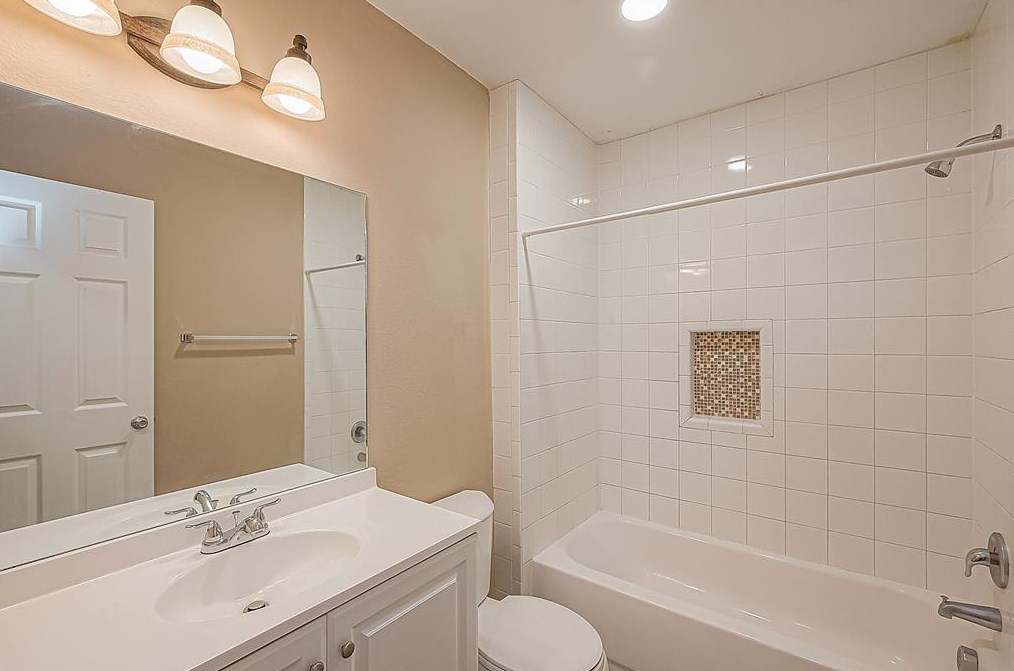 1412 Caplin St, Houston TX  77022-5707 exterior