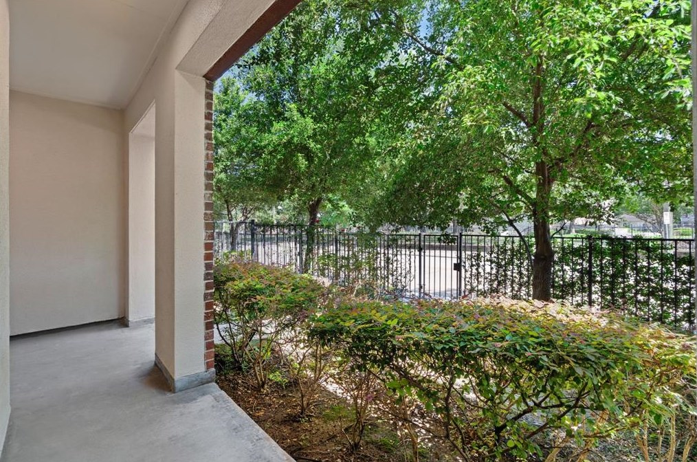 1212 Dallas St, Houston TX  77019-6908 exterior