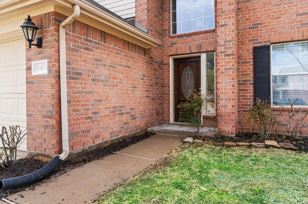 16403 Great Oaks Hollow Dr, Houston TX  77083-1647 exterior