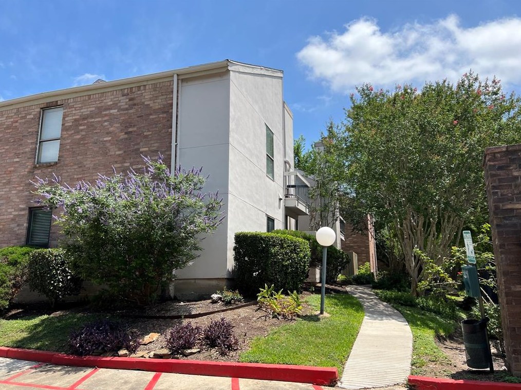7950 Stadium Dr, Houston, TX 77030-4424